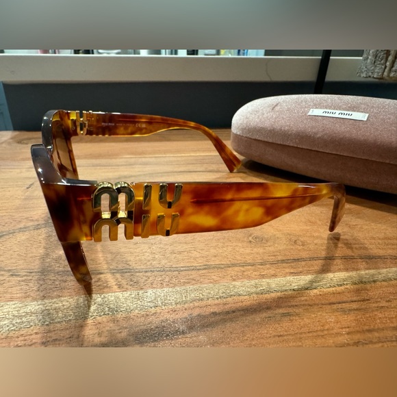 Trade only!! MIU MIU Camel Butterfly shape Sunglasses MUOYS/4BW2Z1/51 - Picture 7 of 16